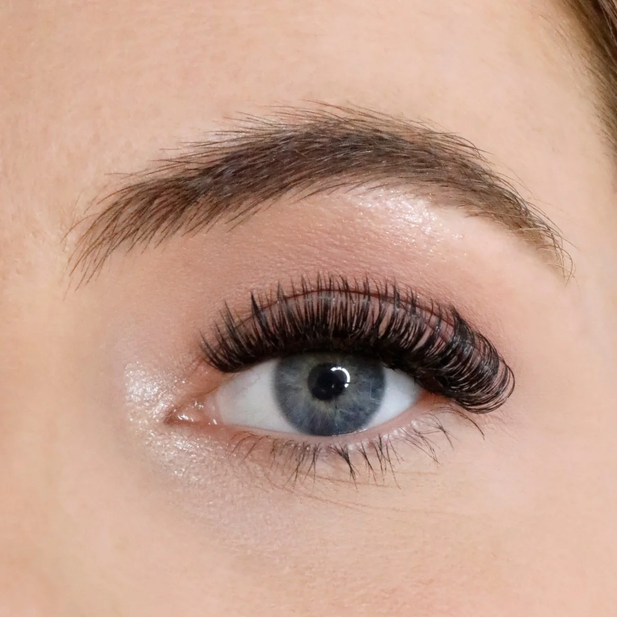 L.W.I Into U Russian Hybrid Magnetic Lash & Liner Set - Image 4